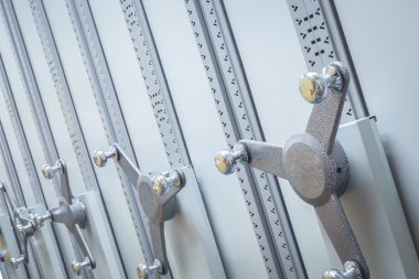 dosya dolabı ile tekerlek