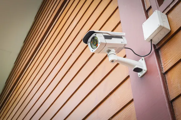 Cctv cámara de seguridad en el fondo de la pared para el concepto de seguridad — Foto de Stock