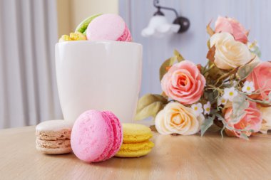 geleneksel Fransız renkli tatlı macaron Kupası