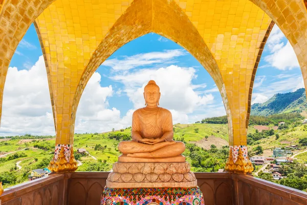 Boeddha beeld en blauwe hemel, phasornkaew tempel, die plaats voor mij — Stockfoto