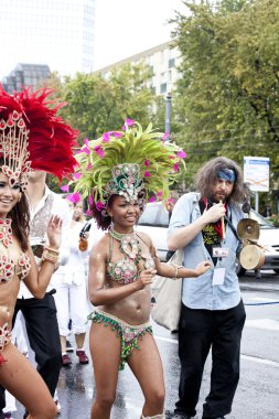 Varşova, Ağustos 26, 2012-carnival dansçılar ve müzisyenler Varşova çok kültürlü sokak resmi geçit