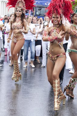 Varşova, Ağustos 26, 2012-carnival dansçılar ve müzisyenler Varşova çok kültürlü sokak resmi geçit