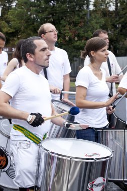 Varşova, Ağustos 26, 2012-Varşova çok kültürlü sokak resmi geçit karnaval dansçılar