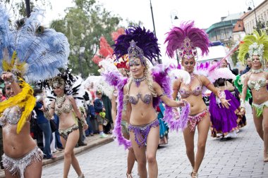 Varşova, Ağustos 26, 2012-carnival dansçılar ve müzisyenler Varşova çok kültürlü sokak resmi geçit