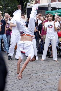 Varşova, Ağustos 26, 2012-Varşova çok kültürlü sokak resmi geçit capoeira