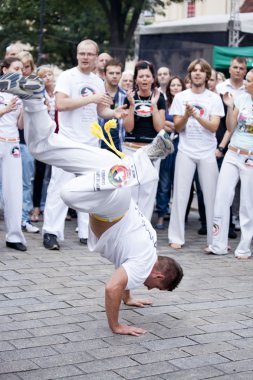 Varşova, Ağustos 26, 2012-Varşova çok kültürlü sokak resmi geçit capoeira