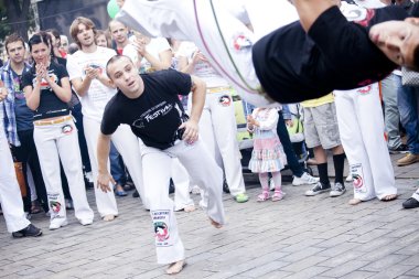Varşova, Ağustos 26, 2012-Varşova çok kültürlü sokak resmi geçit capoeira