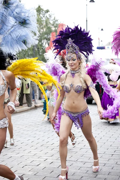 Warsaw, august 26, 2012,-Carnival dancers and musicians on Warsaw Multicultural Street Parade — Stock Photo, Image