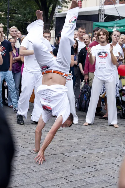 Varsóvia, 26 de agosto de 2012, -Capoeira no desfile de Varsóvia Multicultural Street — Fotografia de Stock