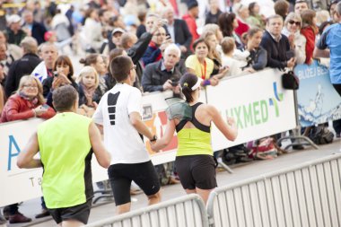 Varşova, Polonya, 30 Eylül: 34 üzerinde tanımlanamayan koşucular. Varşova maraton 30 Eylül 2012, Varşova, Polonya