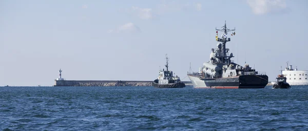 Sevastopol Ucrania Octubre 2012 Barcos Rusos Fondeados Bahía Sebastopol Crimea —  Fotos de Stock
