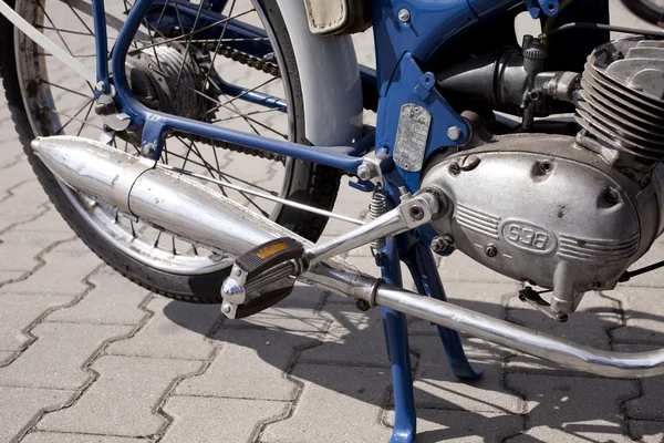 : WARSAW - August 25: Old polish motorcycle "Komar" on motobazaar. August 25, 2013 in Warsaw, Poland. — Stock Photo, Image