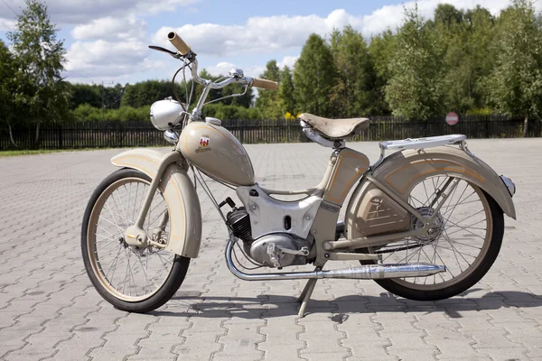 WARSAW - August 25: Old motorcycle "Simson SR2" on motobazaar. August 25, 2013 in Warsaw, Poland. — Stock Photo, Image