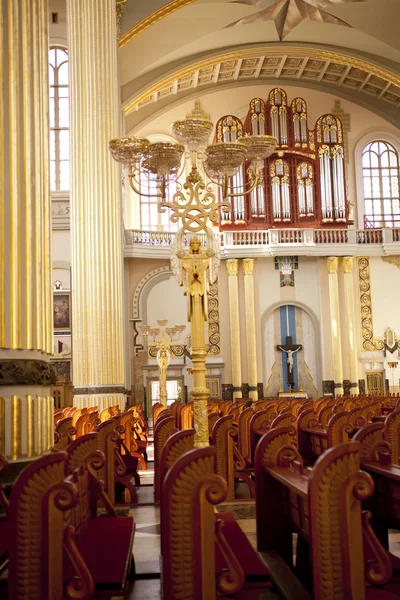 Lišejníkové, Polsko mar 17: vnitřní svatyně Panny Marie v lišejník - Polsko. největší kostel v Polsku. 17. března 2012, lichen Polsko — Stock fotografie