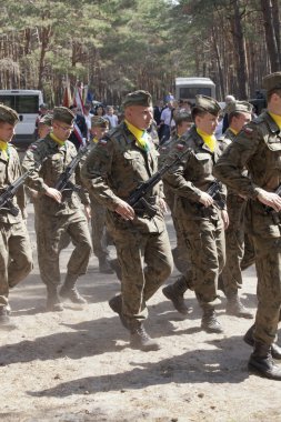 jerzyska, Polonya, Eylül 18: tanımlanamayan askerlere açık yıldönümü kütle-yer neredeydi ak askerler shooten, 18 Eylül 2013 yılında jerzyska, Polonya.