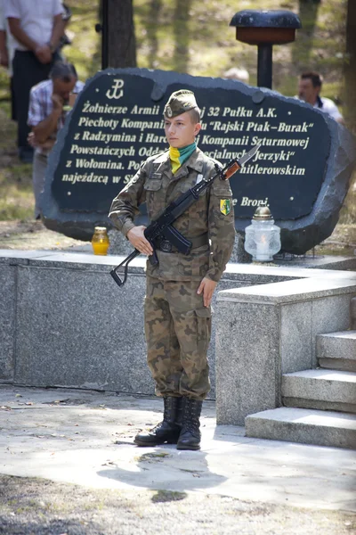 Jerzyska, Poland, Sept 18: Unidentified soldiers at the outdoor anniversary mass- place where AK soldiers was  shooten, september 18, 2013 in Jerzyska, Poland. — Stock Photo, Image