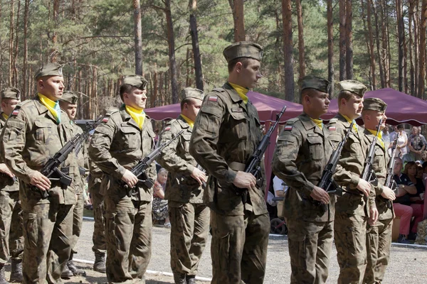 Jerzyska, Poland, Sept 18: Unidentified soldiers at the outdoor anniversary mass- place where AK soldiers was shooten, september 18, 2013 in Jerzyska, Poland. — Stock Photo, Image