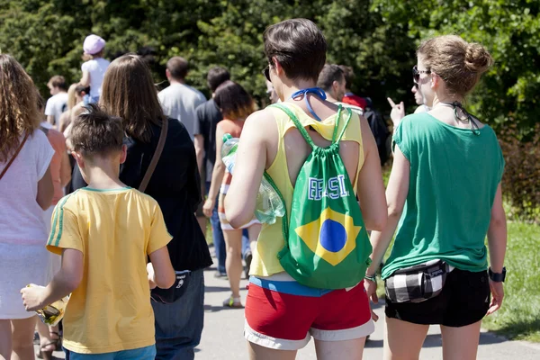 WARSAW, POLOGNE - 8 JUIN : les spectateurs du XIIe Festival Brésilien "Bom Dia Brasil", Pologne le 8 juin 2014 — Photo