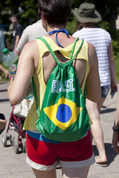 ワルシャワ, ポーランド - 6 月 8 日: xii ブラジル祭り「bom dia ブラジル」、2014 年 6 月 8 日にポーランドを見ている人 — ストック写真
