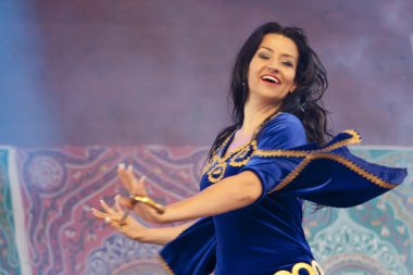 Varşova, Polonya, 30 Mayıs: Orientalny Koktajl - Oriental kokteyl Festivale 30 Nisan 2014 tarihinde Varşova, Polonya sahnede tanımlanamayan oryantal dansçı.