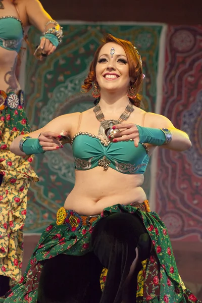 WARSAW, POLAND, May 30: Unidentified oriental dancer on the stage on Orientalny Koktajl- Oriental Coctail Festivale on May 30, 2014 in Warsaw, Poland. — Stock Photo, Image