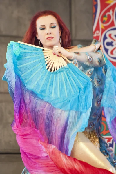 WARSAW, POLAND, May 30: Unidentified oriental dancer on the stage on Orientalny Koktajl- Oriental Coctail Festivale on May 30, 2014 in Warsaw, Poland. — Stock Photo, Image