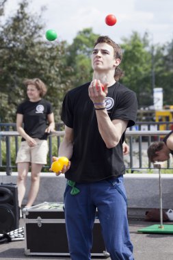 Varşova, Polonya - 30 Mayıs: hokkabaz çekici bölüm içinde 18. Bilim pikniğe 30 Nisan 2014, Varşova, Polonya