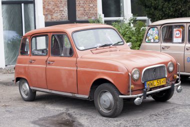 Varşova - 28 Eylül: Eski Renault araba Oldtimers toplantı. 28 Eylül 2013 yılında Varşova, Polonya.