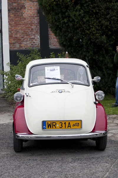 Warszawa - 28 września: Stare Bmw samochód na spotkanie oldtimerów. 28 września 2013 r. w Warszawie, Polska. — Zdjęcie stockowe