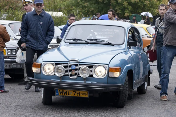 Warszawa - 28 września: Saab stary samochód na spotkanie oldtimerów. 28 września 2013 r. w Warszawie, Polska. — Zdjęcie stockowe