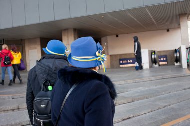 Varşova, Polonya, 20 Mart 2022. Varşova 'daki Ukraynalılar için sembolleri destekle