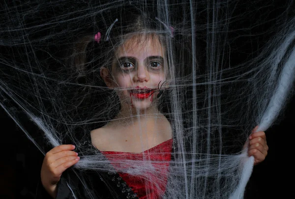 ハロウィン吸血鬼と少女メイクアップします。 — ストック写真