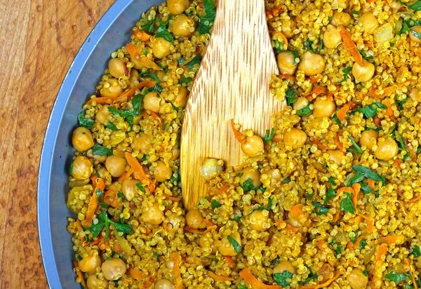 Gekochte Quinoa mit Kichererbsen — Stockfoto