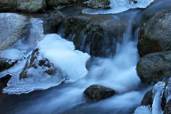 Kış dağ Nehri — Stok fotoğraf