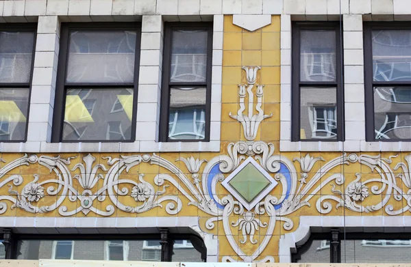 Fragmento da bela fachada do edifício, Nova York . — Fotografia de Stock