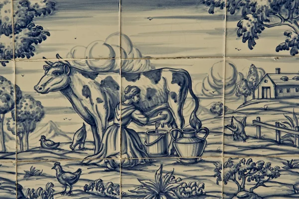 Płytki, ceramika talavera, prace rolnicze, dojenie krowy — Zdjęcie stockowe