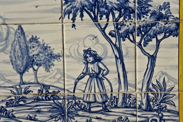 Azulejo, Talavera cerâmica, Menina que joga — Fotografia de Stock