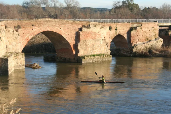 Roman Bridge with canoeists — Stock Photo, Image