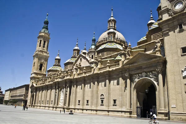 Fachada de la Basílica del Pilar, Zaragoza, España — Foto de Stock