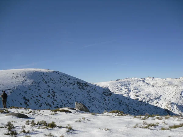 雪と氷の多いグレドス山のルート — ストック写真
