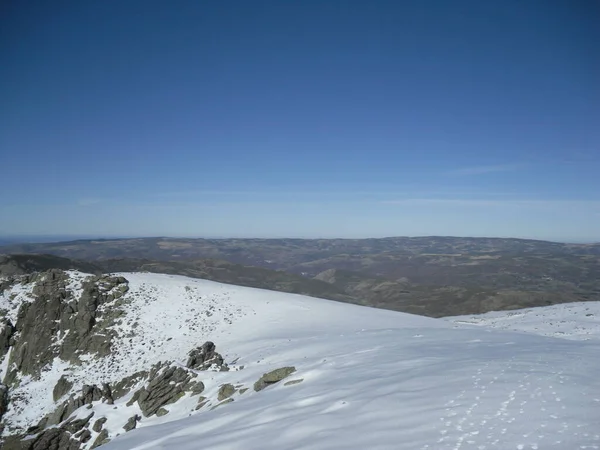 雪と氷の多いグレドス山のルート — ストック写真