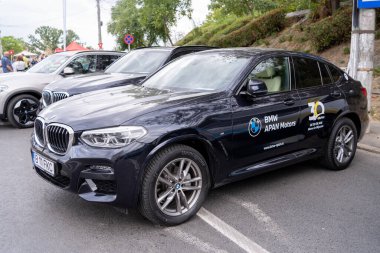 Galati, Romanya - 15 Eylül 2021: BMW X4 xDrive 20i ilk nesil, F26 kompakt lüks SUv.