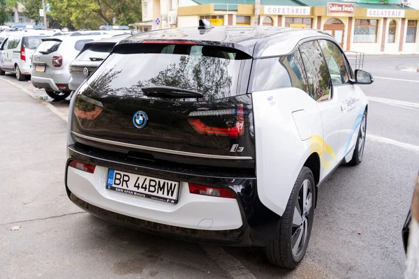 Galati, Rumania - 15 de septiembre de 2021: 2021 Electric car BMW i3 rear view — Foto de Stock
