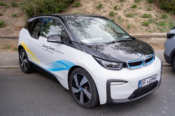 Galati, Rumania - 15 de septiembre de 2021: 2021 Electric car BMW i3 front view — Foto de Stock