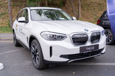 Galati, Romanya - 15 Eylül 2021: BMW iX3 tamamen elektrikli bir SUV