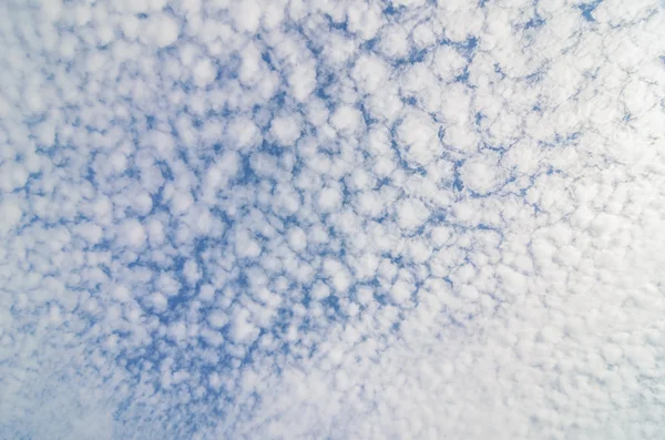 Nuvens e céu — Fotografia de Stock