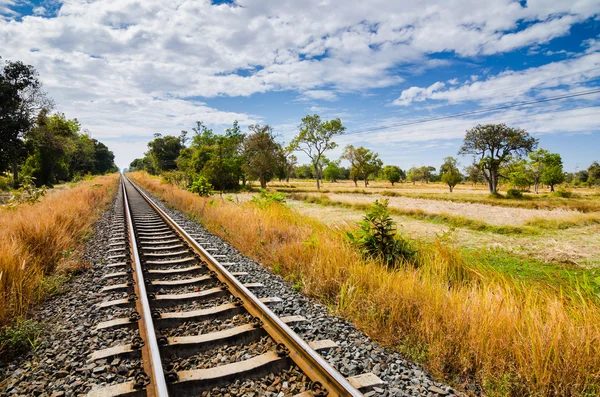 Eisenbahn und Himmel — Stockfoto