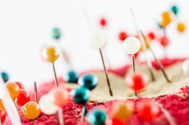 Beyaz arka planda pin