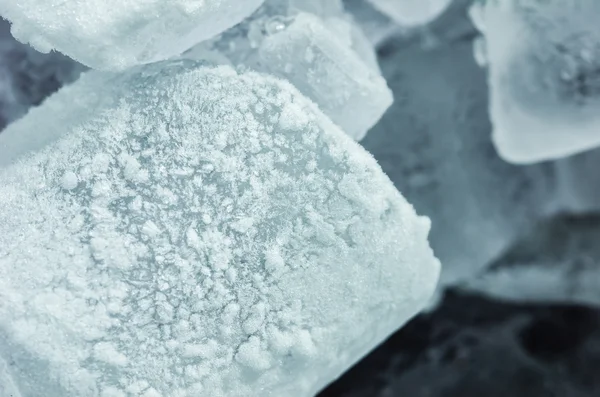 Кубики льда вблизи — стоковое фото