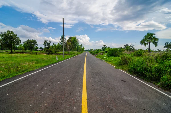 Estrada e céu — Fotografia de Stock